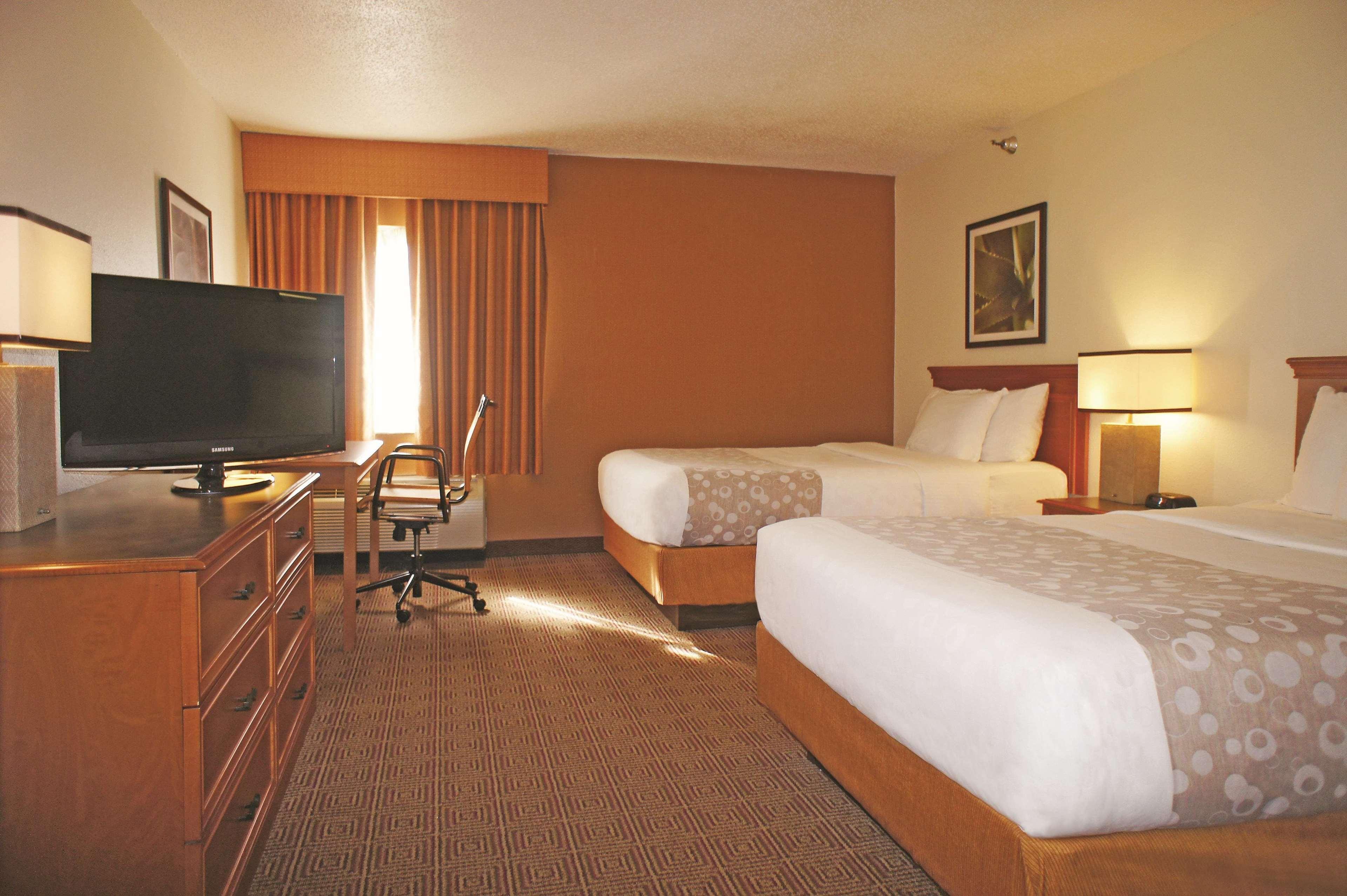 La Quinta Inn By Wyndham Kansas City North Норт-Канзас-Сіті Екстер'єр фото
